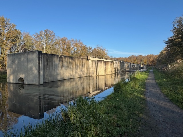 Afbeelding van een waterwerk in het Waterloopbos.